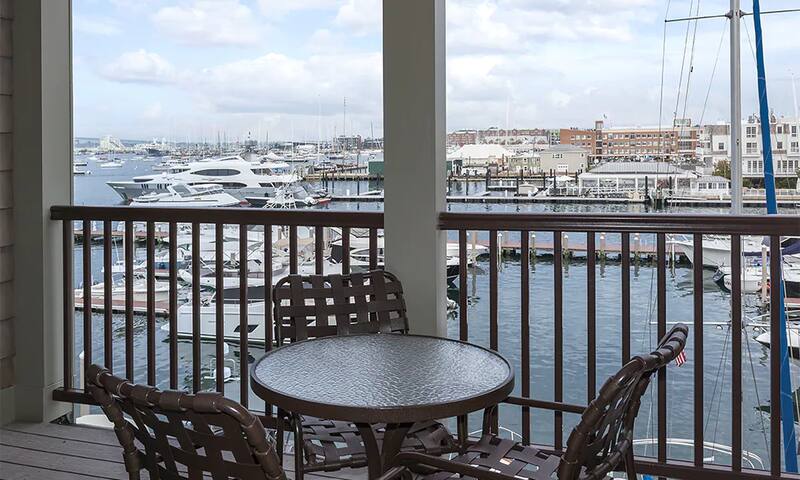 2 BD Downtown Newport Onshore! gallery image 4