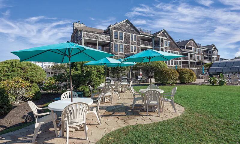 2 BD Downtown Newport Onshore! gallery image 3