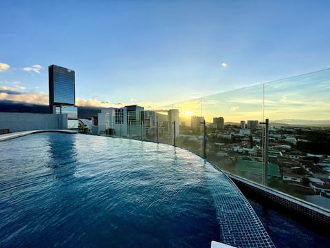 Urban Modern Apartment - Roof Top Pool