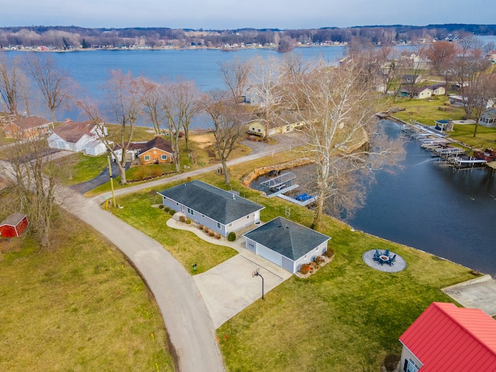 Spacious 4 BR Lakehouse Getaway! Houses for Rent in LaGrange, Indiana