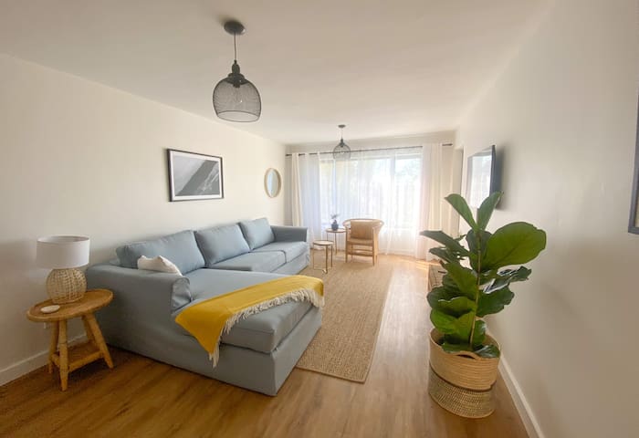 Kalk Bay Stylish 2Bed with Balcony, Views & Pool