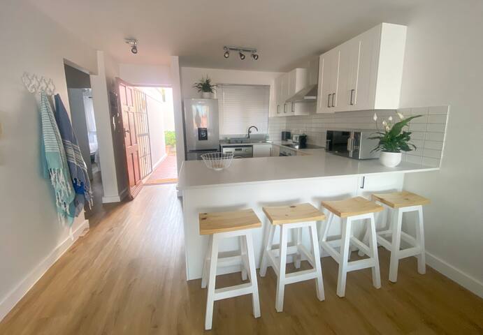 Kalk Bay Stylish 2Bed with Balcony, Views & Pool gallery image 2