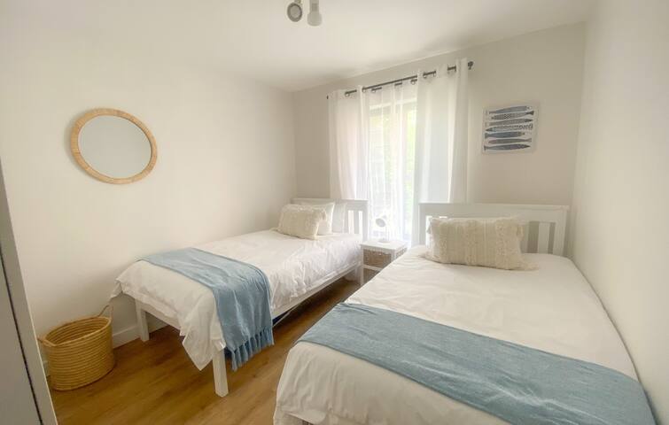 Kalk Bay Stylish 2Bed with Balcony, Views & Pool gallery image 5