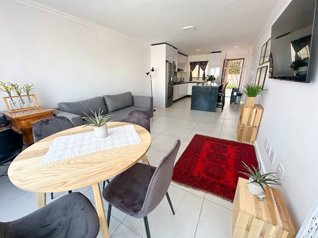 Kalk Bay Stylish 2Bed-Pool&Patio – 33 gallery image 3