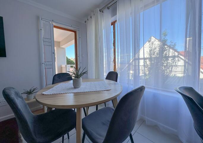 Kalk Bay Stylish 2Bed-Pool&Patio – 33 gallery image 5