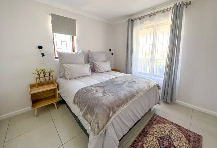 Kalk Bay Stylish 2Bed-Pool&Patio – 33 gallery image 4
