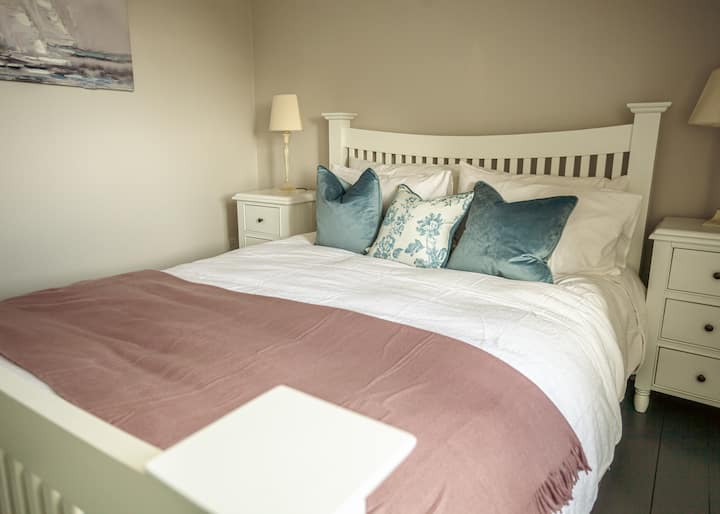 Na poschodí dvojlôžková spálňa