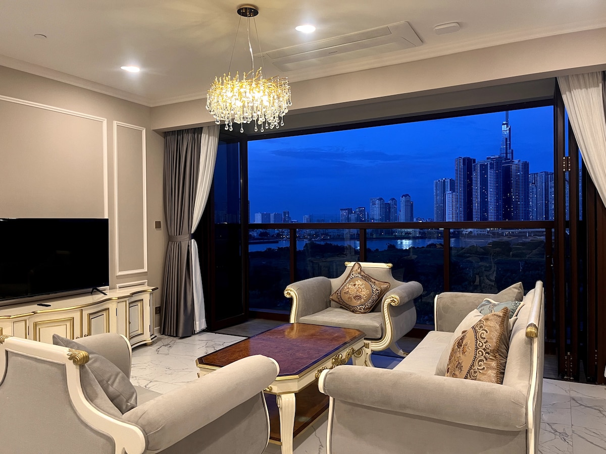 Galleria Residences的客厅布局宽敞，色调优雅中性，尽显精致。