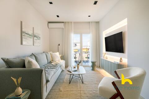 Sunlit 2BDR Family APT, Near Sea & City Center!