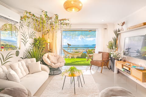 Enchanted Oasis: 2 Apts/KingBed/Jacuzzi/Views