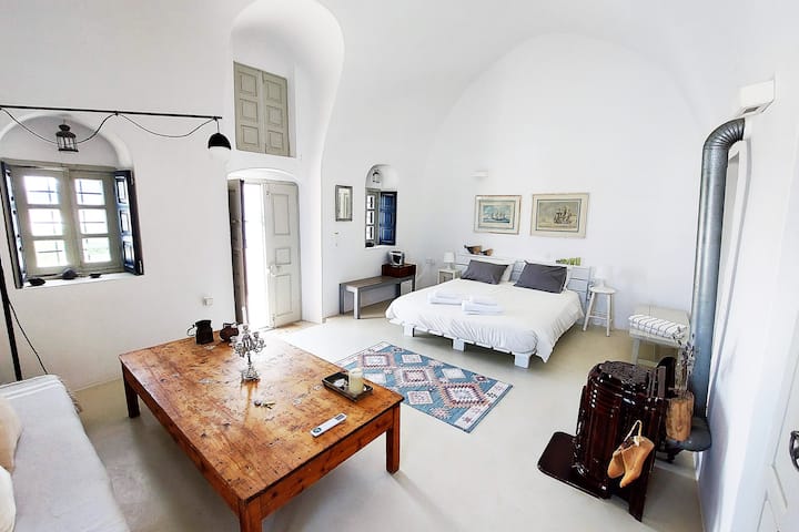 主卧室
wineryhouse.com WhatsApp +306944738369