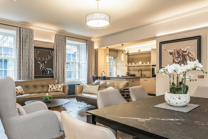 Elegant 2 bed Georgian retreat close to Princes St