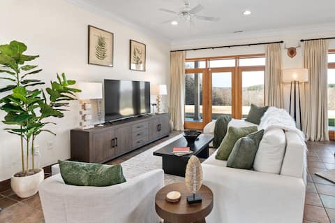 Successful Airbnb property: Sugarloaf Mountain Retreat- 300 Acre Estate in Maryland