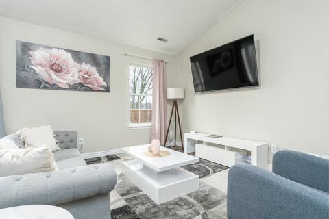 Peaceful Modern Home near Avon