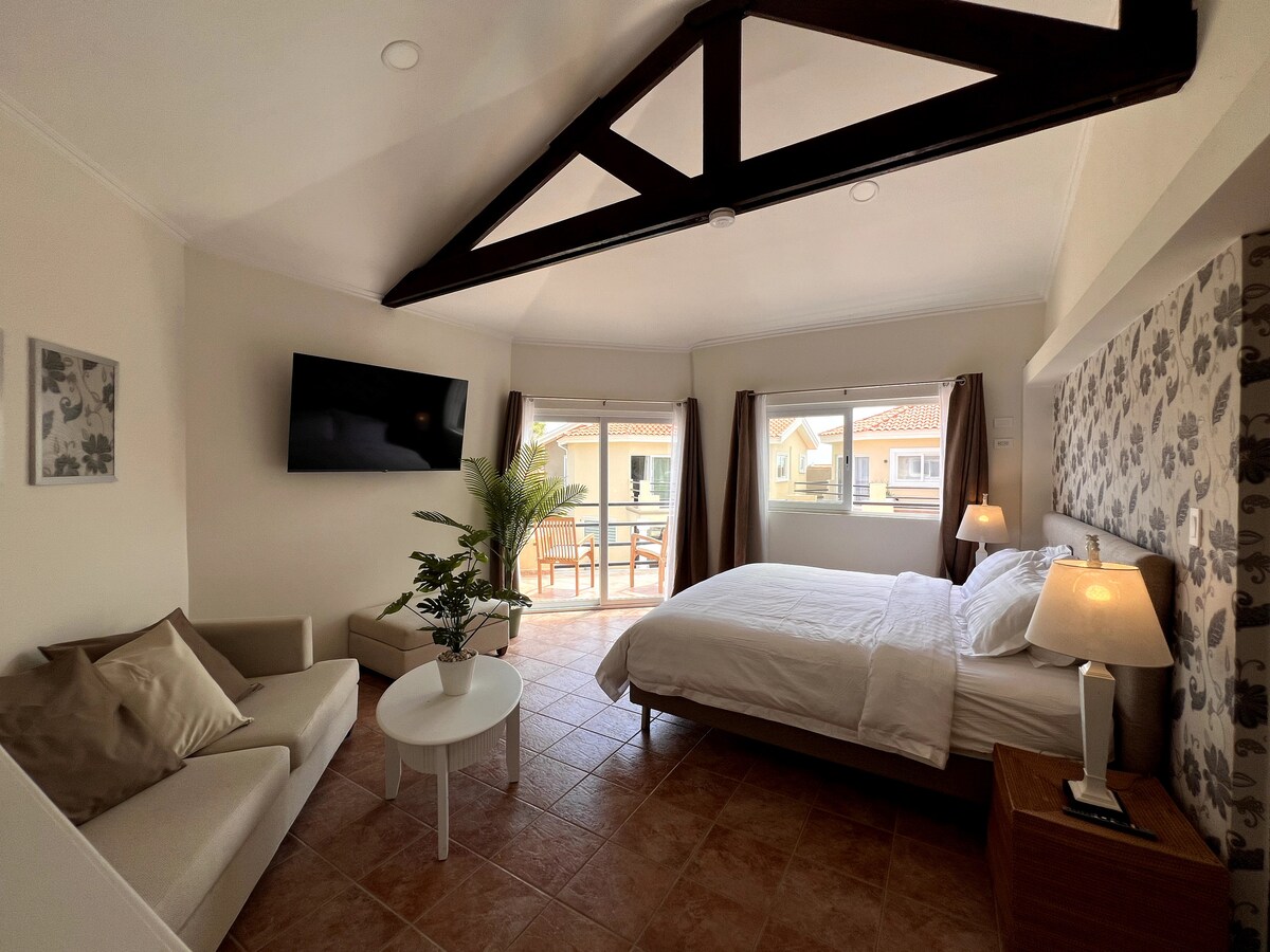 Suitë - Krevat dopio "king" - me ajër të kondicionuar - me ballkon