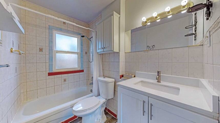 Cozy House in Mid-town gallery image 5