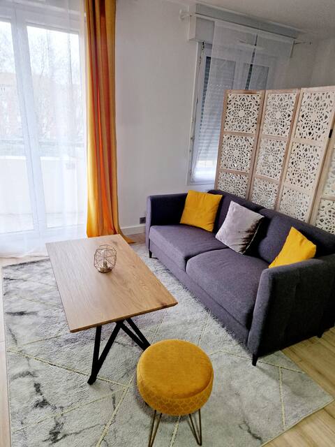 Grand Studio with Balcony and Parking