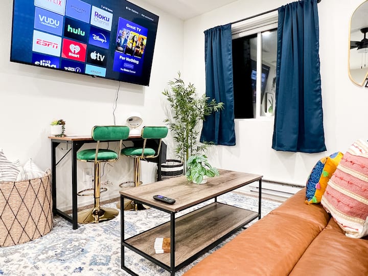 Idyllic Studio W/ King Bed, Hot-tub & Full Kitchen - Idaho Falls, ID