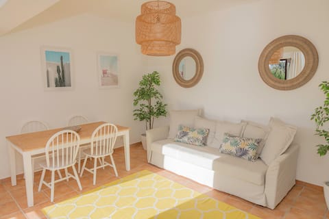 Popular Airbnb listing: Padlle House Soltroia in Carvalhal