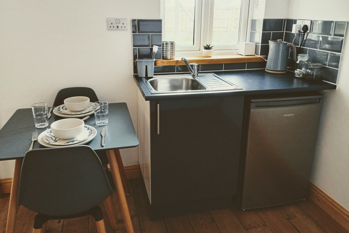 Popular Airbnb listing: Cornish studio near Newquay & Beaches in St. Enoder