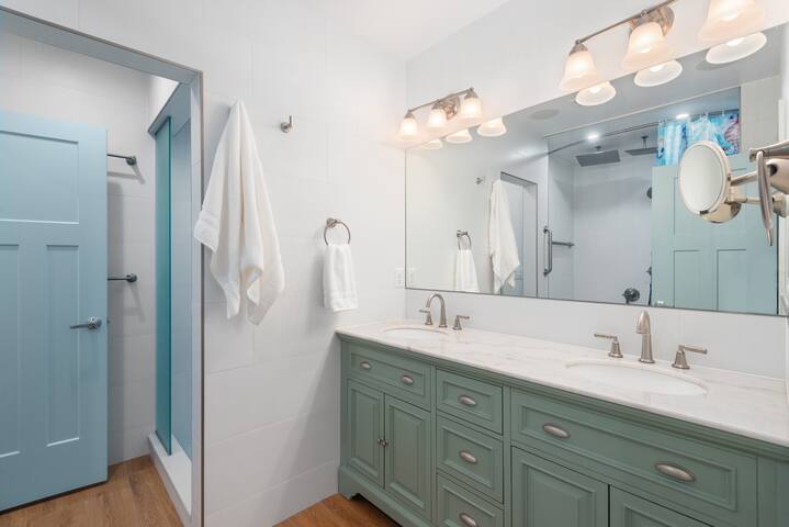 Jetted Tub, King, Steam Rm, Museum, Zoo, City Park gallery image 5