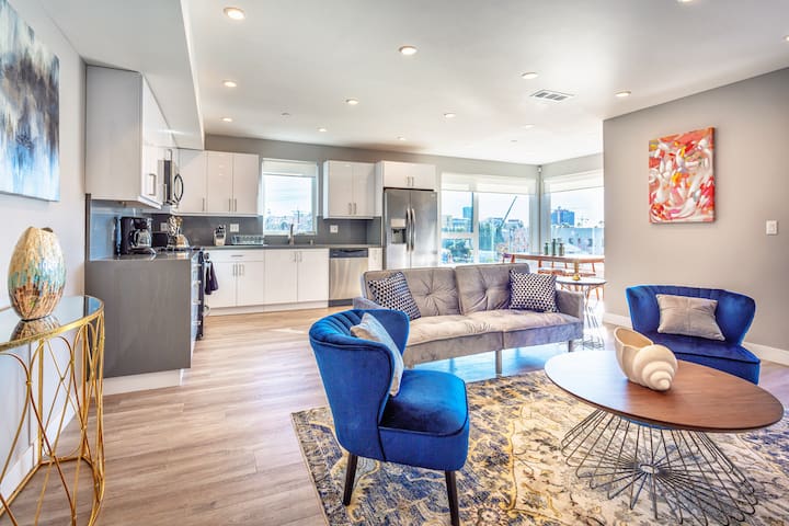 Fantastic 2BR Condo – 99WalkScore gallery image 3