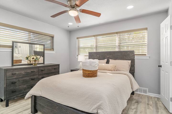 Home in Dallas / Entire Home gallery image 5