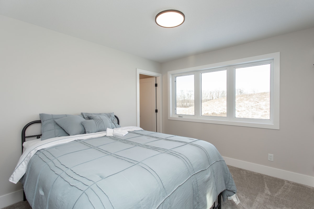 Upper queen room with a 1/2 bath (sink and toilet) ensuite.