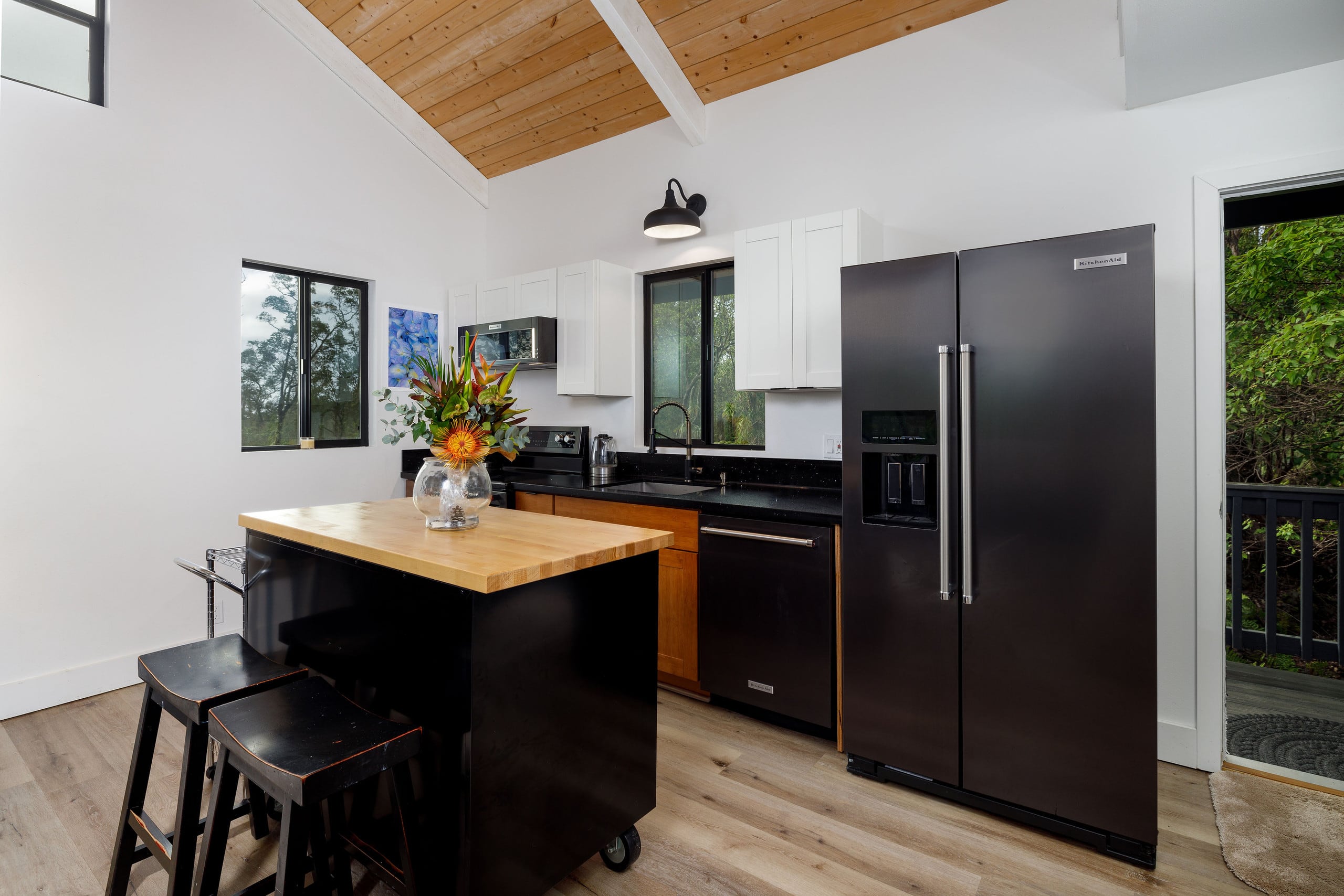 Guesthouse in Kailua-Kona · ★4.95 · 2 bedrooms · 2 beds · 1 shared bath - Image 6