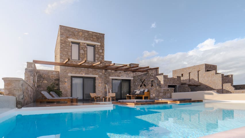 Naxos Privilege Villas – 4BDRM with Pool & Hot Tub