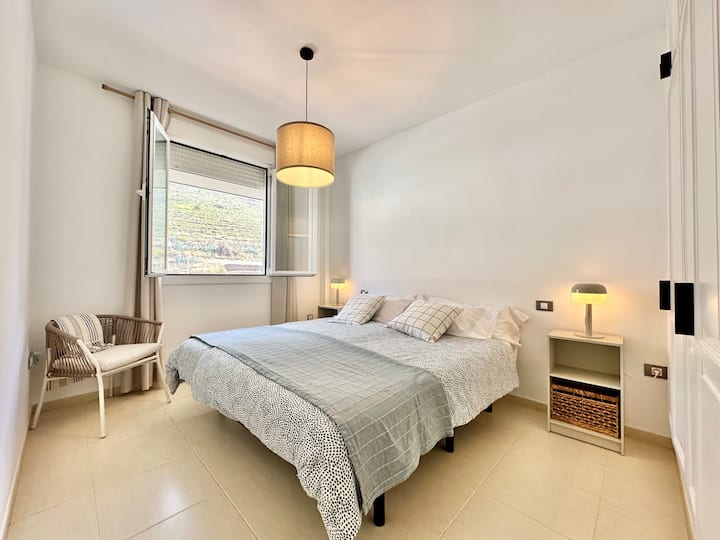 Dormitorio con cama doble 