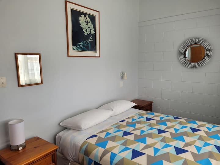 חדר שינה 1 - מיטת קווין סייז אחת