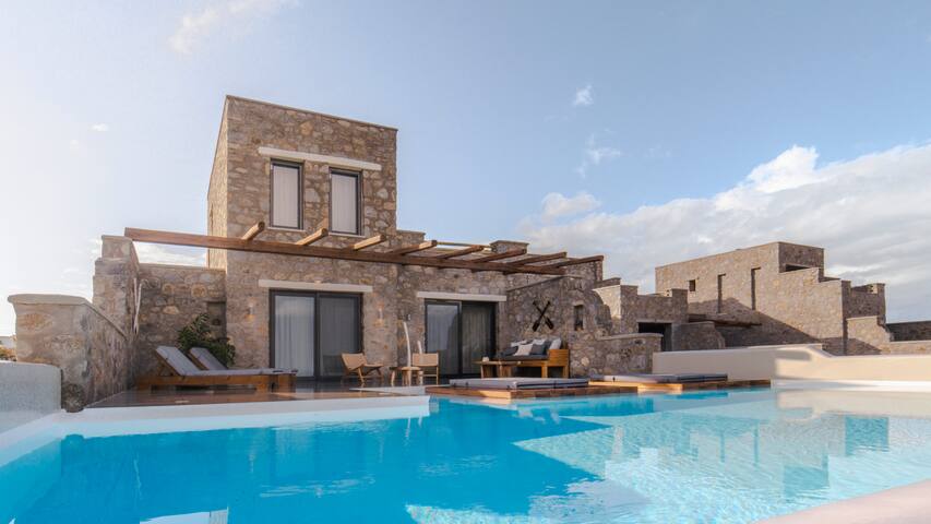 Naxos Privilege Villas – 5BDRM with Pool & Hot Tub gallery image 2