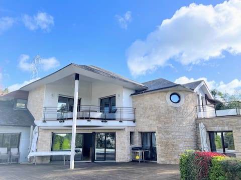 Villa with pool on the outskirts of Vannes