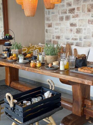 Beachfront, Includes Breakfast & Hotel Services gallery image 5