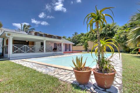 4 bedroom air-conditioned villa with pool