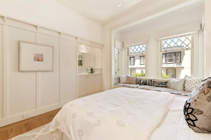 Главна спална соба со мокар бар