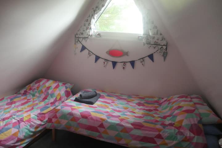 Chumba cha kulala cha watu wawili kwenye ghorofa ya juu