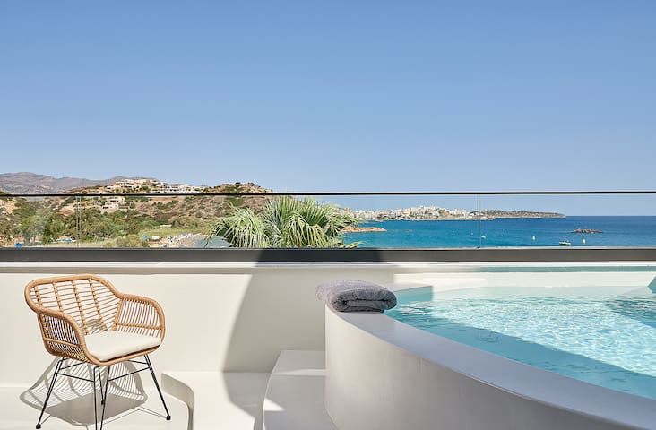 Beachfront, Daily Breakfast & Hotel-Style Comforts