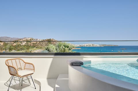 Beachfront, Daily Breakfast & Hotel-Style Comforts