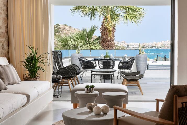 Beachfront, Daily Breakfast & Hotel-Style Comforts gallery image 2