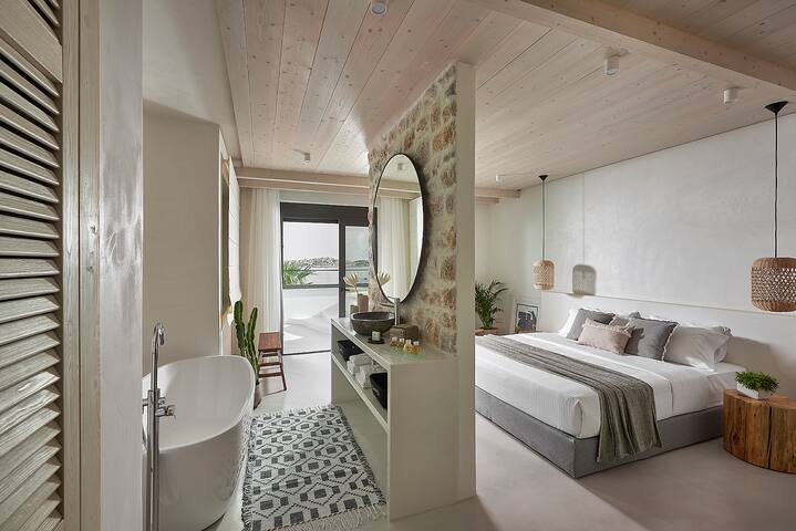 Beachfront, Daily Breakfast & Hotel-Style Comforts gallery image 5