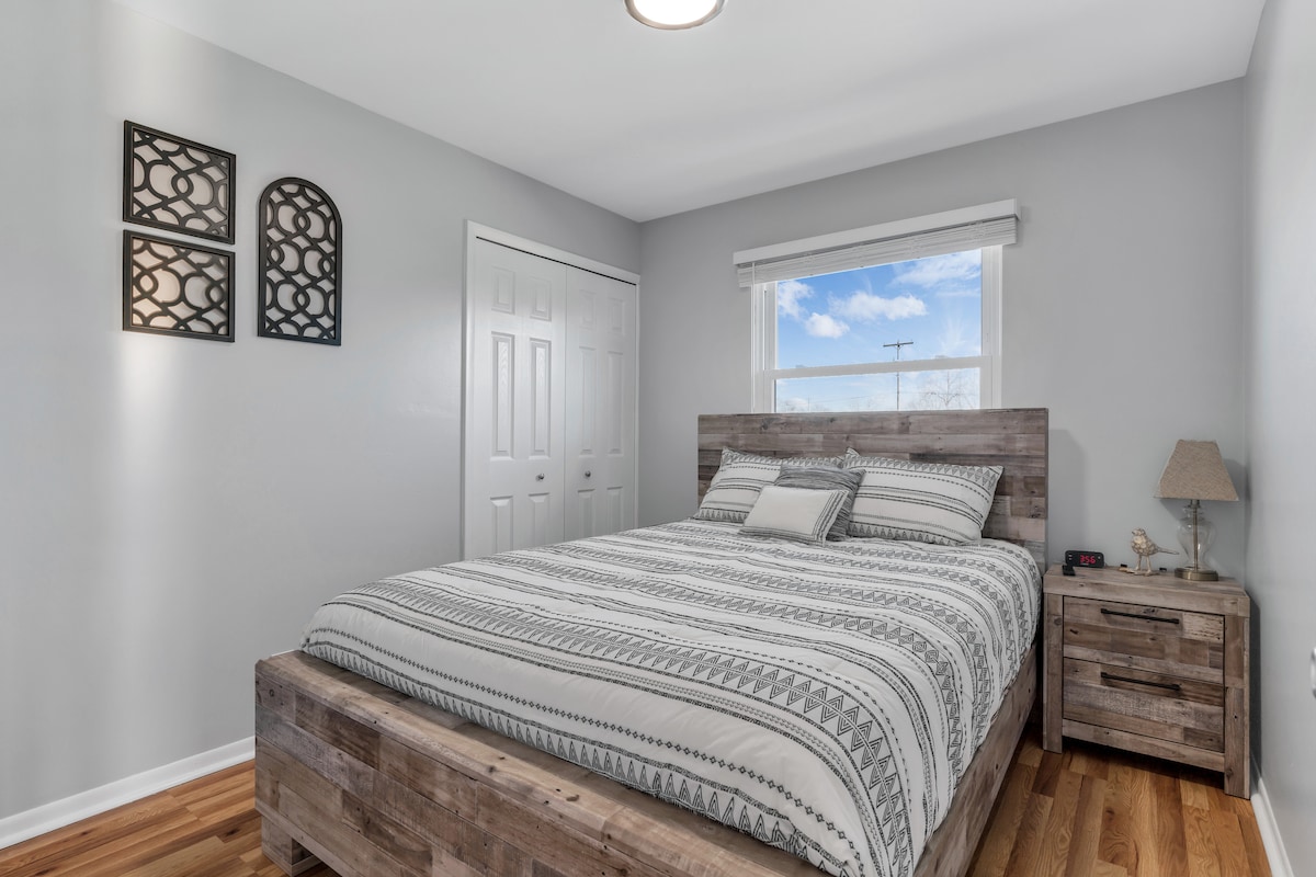 Plush linens and a spacious closet help complete this 2nd queen size bedroom. 