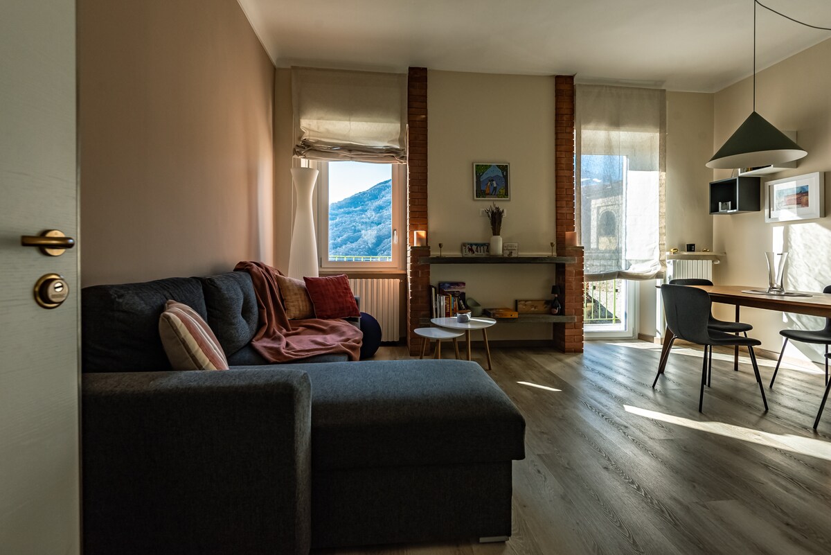 Top Airbnb: Elegant and Panoramic Two-Room Apartment La Libellula in Biella