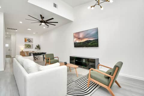 Top Airbnb: 2 Homes•Sleeps 18•Near Downtown•Foosball•SmartTvs in South Park