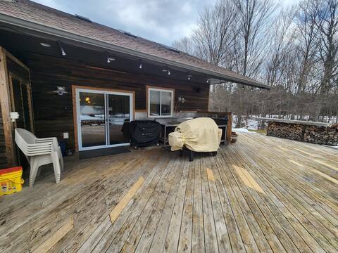Pet friendly-2 mi to Crystal Lk