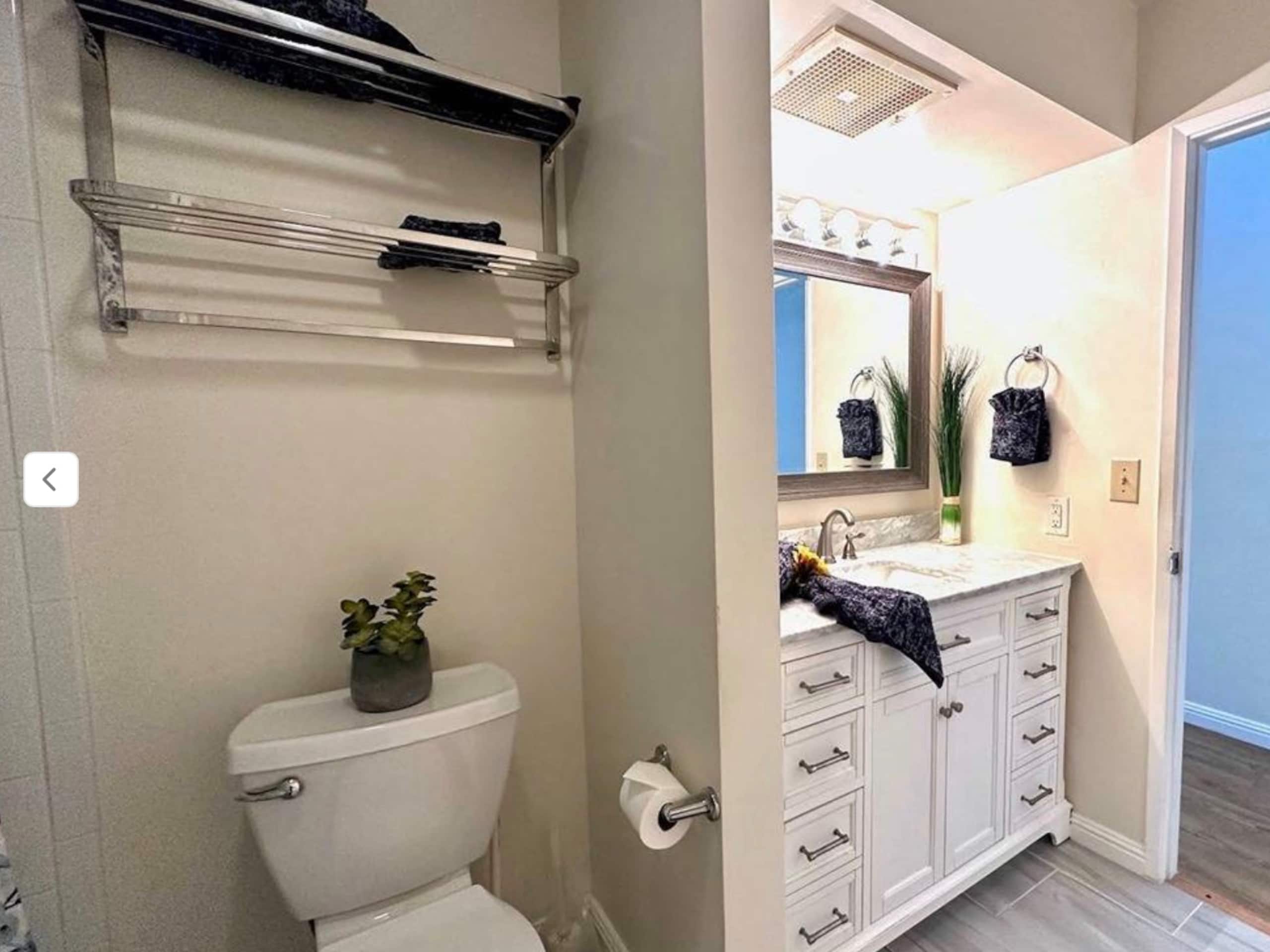 Condo in Kailua-Kona · ★4.98 · 2 bedrooms · 2 beds · 2 shared baths - Image 17