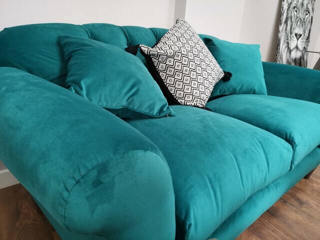 Sleeps up to 24 in 5 stylish flats! > near station gallery image 2