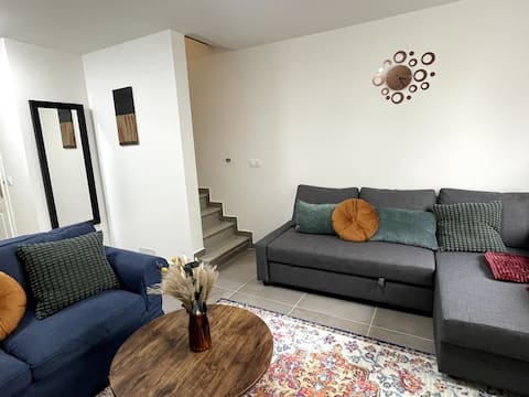 Lovely house + free Paris parking. Baby-friendly