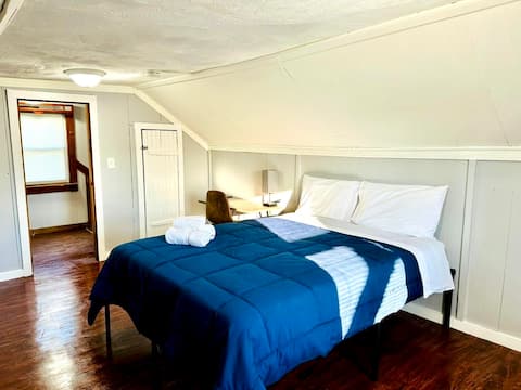 Double Room in a Shared House —> easy NYC/EWR/Mall